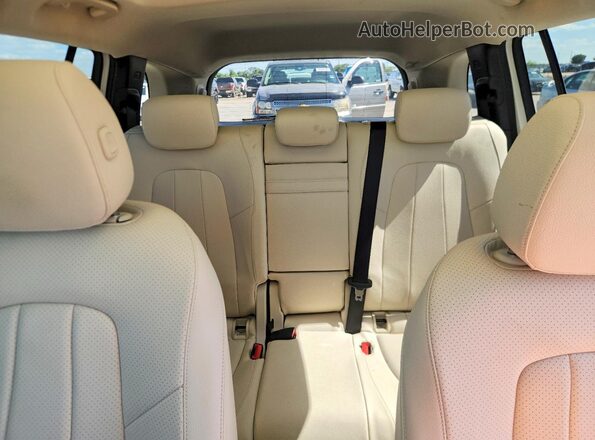 W1N4M4HB0NW201414 2022 MERCEDES-BENZ GLB-CLASS White Հետևի նստատեղերի տեսք