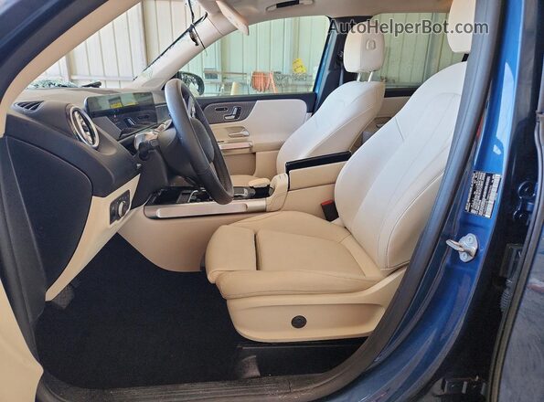 W1N4M4HB1NW239654 2022 MERCEDES-BENZ GLB-CLASS Blue Front interior view