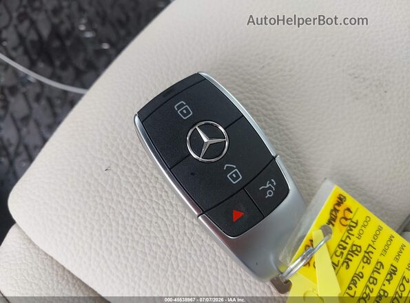 W1N4M4HB3TW485702 2026 MERCEDES-BENZ GLB-CLASS Blue Vista del salpicadero