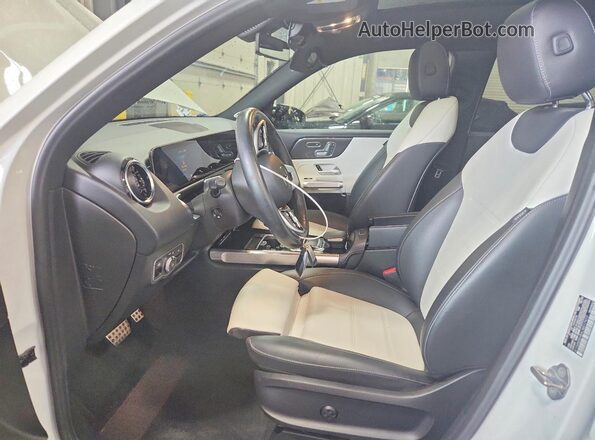 W1N4M4HB4LW017977 2020 MERCEDES-BENZ GLB-CLASS White Սալոնի դիմացի տեսք