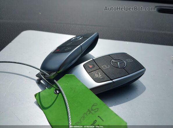 W1N4M4HBXRW372029 2024 MERCEDES-BENZ GLB-CLASS Черный Вид панели приборов