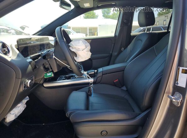W1N4N4HBXPJ523927 2023 MERCEDES-BENZ GLA Серебряный Вид салона спереди