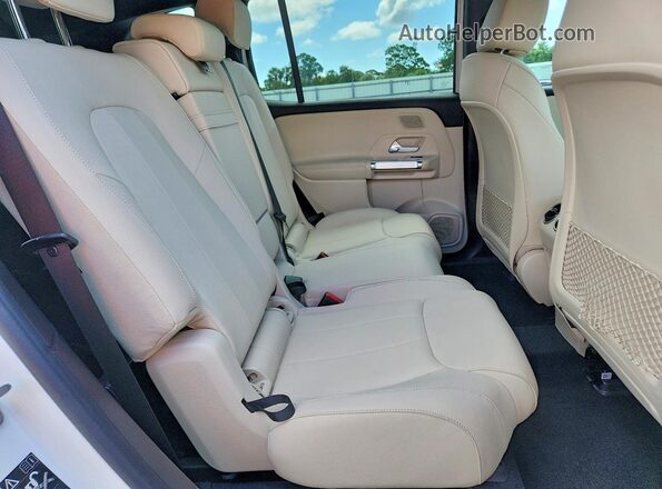 W1N9M0KB6RN107833 2024 MERCEDES-BENZ EQB White Widok wnętrza z tyłu