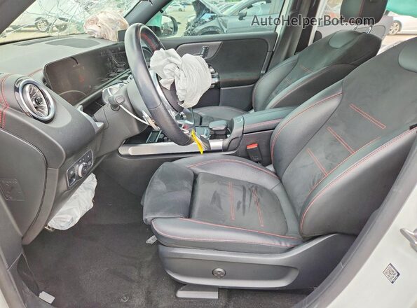 W1N9M1DB7PN062272 2023 MERCEDES-BENZ EQB White Вид салону спереду