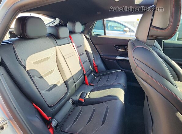 W1NKJ8AB7SF364056 2025 MERCEDES-BENZ GLC-CLASS Silver Widok wnętrza z tyłu