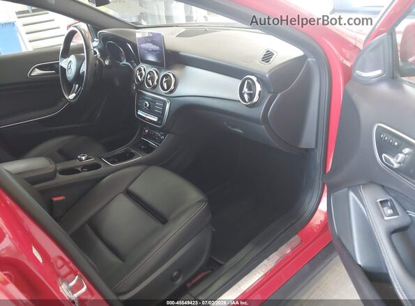 W1NTG4EB1LU031029 2020 MERCEDES-BENZ GLA 250 Red Widok wnętrza z przodu