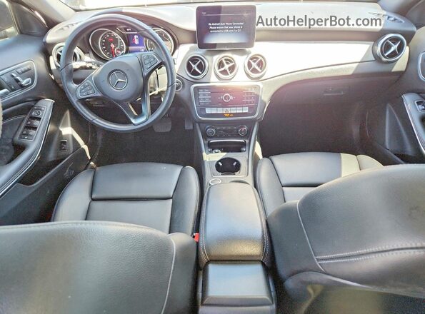 W1NTG4EBXLU030204 2020 MERCEDES-BENZ GLA Black Vista del salpicadero