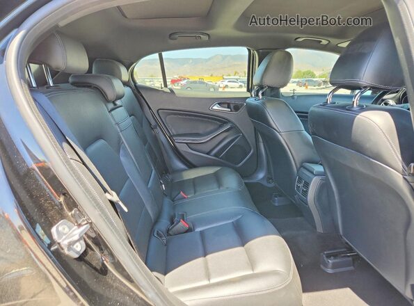 W1NTG4EBXLU030204 2020 MERCEDES-BENZ GLA Black Vista interior trasera