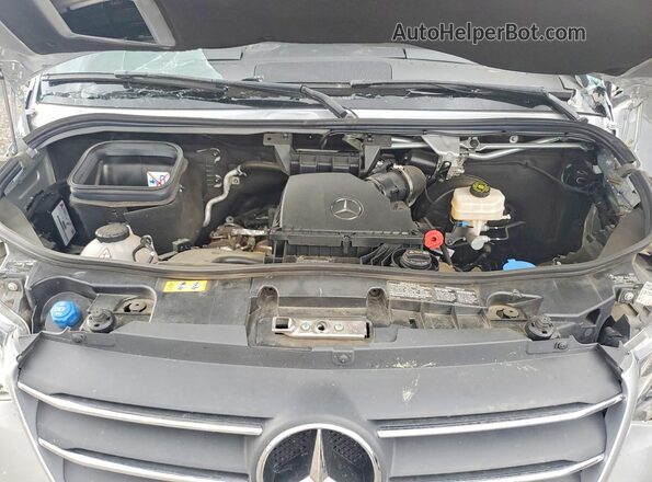 W1X4NBVY1RT173311 2025 MERCEDES-BENZ SPRINTER Silver Vista del compartimento del motor