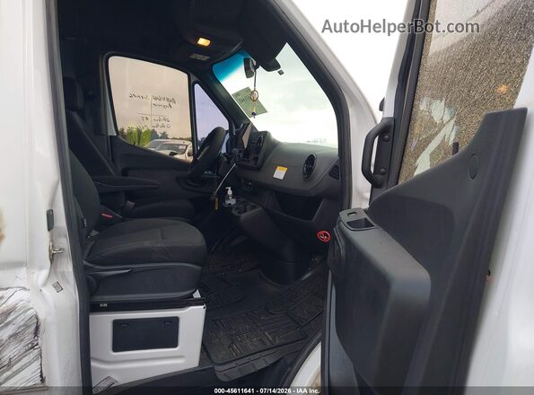 W1Y40CHYXNT116725 2022 MERCEDES-BENZ SPRINTER Белый Вид салона спереди