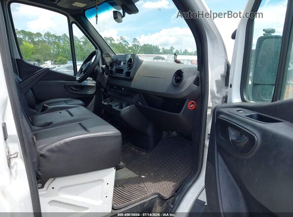 W1Y4ECHY3MT068985 2021 MERCEDES-BENZ SPRINTER White Вид салону спереду