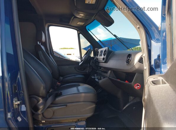 W1Y4KBHY7RT180831 2024 MERCEDES-BENZ SPRINTER Blue Vista interior delantera