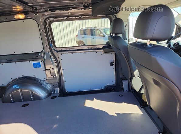 W1YV0BEY2P4297593 2023 MERCEDES-BENZ METRIS Gray Widok wnętrza z tyłu