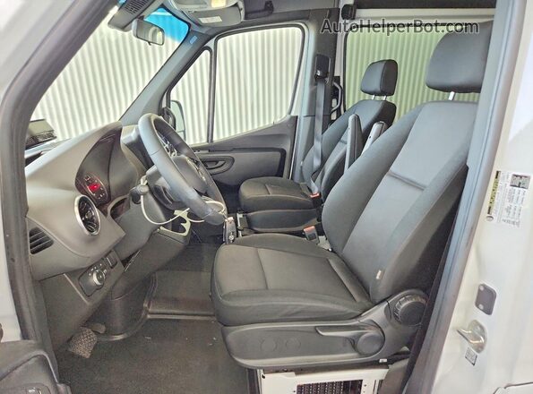 W1Z4KGHY2ST221588 2025 MERCEDES-BENZ SPRINTER White Սալոնի դիմացի տեսք