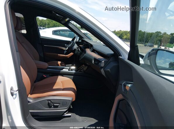 WA11AAGEXNB013059 2022 AUDI E-TRON White Vista interior delantera