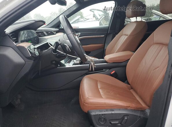 WA12AAGE7MB012261 2021 AUDI E-TRON White Vista interior delantera