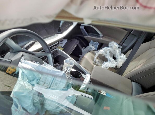 WA12AAGU9T2019556 2026 AUDI Q5 Белый Вид салона спереди