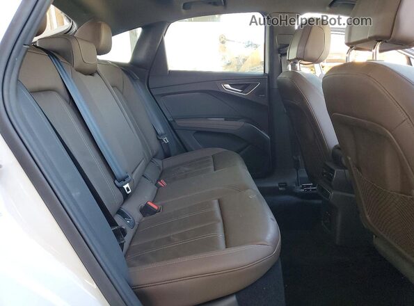 WA132BFZ3PP076882 2023 AUDI Q4 Белый Вид задних сидений