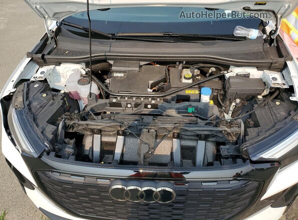 WA132BFZ9NP042734 2022 AUDI Q4 White Вид підкапотного простору