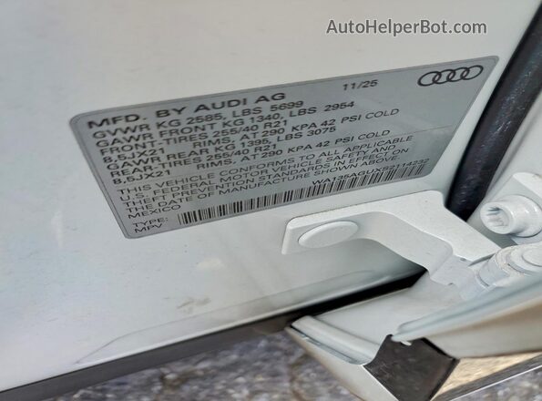 WA135AGUXS2114232 2025 AUDI SQ5 White VIN კოდის სტიკერის ხედი
