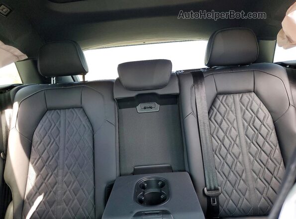 WA135AGUXS2114232 2025 AUDI SQ5 White უკანა სავარძლების ხედი