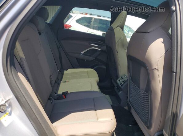 WA13AAGU0S2043098 2025 AUDI Q5 Silver Vista interior trasera