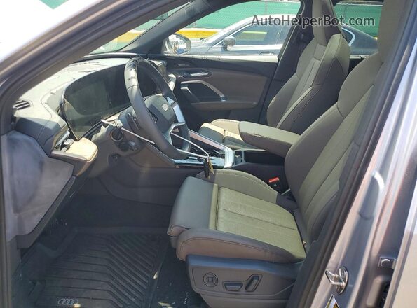 WA13AAGU0S2043098 2025 AUDI Q5 Silver Vista interior delantera