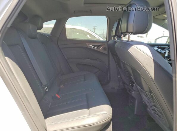 WA13UBFZ6RP051908 2024 AUDI Q4 White უკანა სავარძლების ხედი