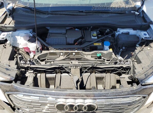 WA13UBFZ6RP051908 2024 AUDI Q4 White უკანა სალონის ხედი