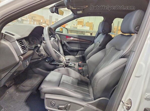WA14AAFY2P2091041 2023 AUDI Q5 White Widok wnętrza z przodu