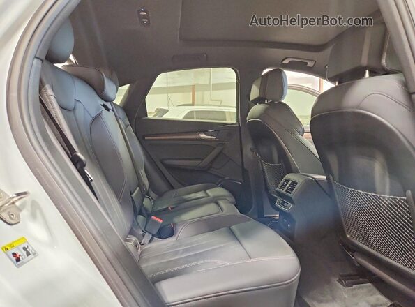 WA14AAFY2P2091041 2023 AUDI Q5 White Widok wnętrza z tyłu
