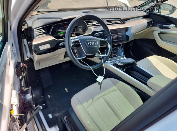 WA14AAGE9RB054964 2024 AUDI Q8 White Widok deski rozdzielczej