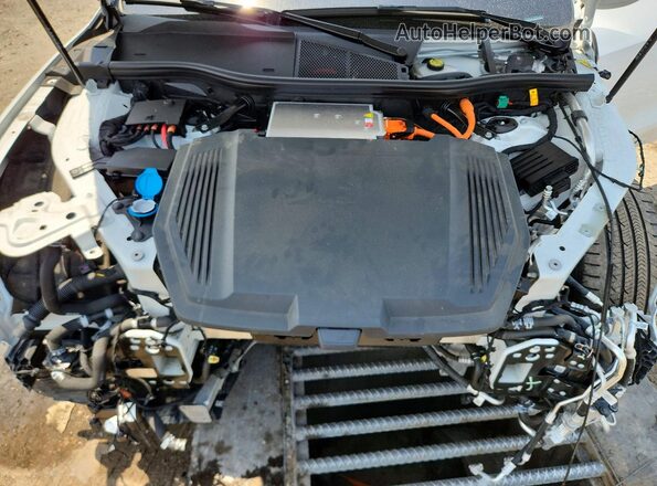 WA14AAGE9RB054964 2024 AUDI Q8 White Widok wnętrza z tyłu