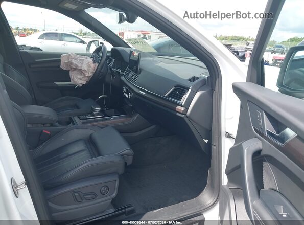 WA15AAFY2P2113379 2023 AUDI Q5 White Front interior view