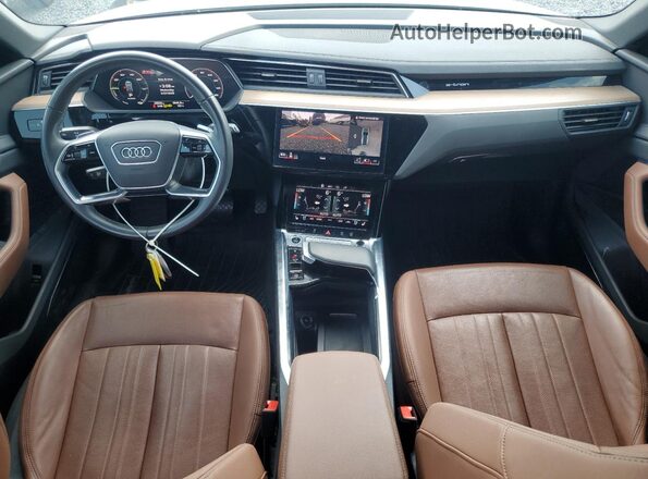 WA15AAGE5RB032111 2024 AUDI Q8 Белый Вид панели приборов
