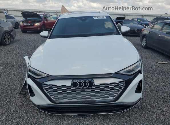 WA15AAGE5RB032111 2024 AUDI Q8 Белый Вид спереди