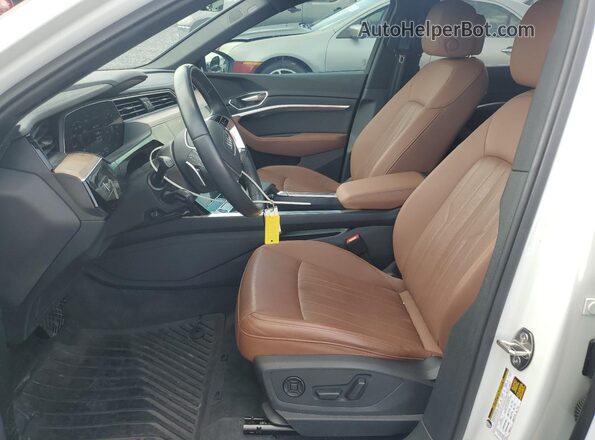 WA15AAGE5RB032111 2024 AUDI Q8 Белый Вид салона спереди
