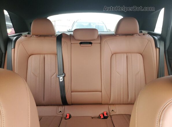 WA15AAGE5RB032111 2024 AUDI Q8 Белый Вид задних сидений