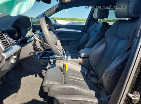 WA16AAFY2R2076857 2024 AUDI Q5 Black Front interior view