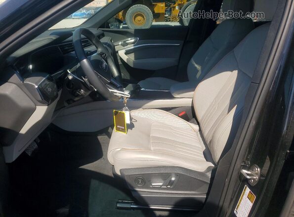 WA16AAGE5RB017919 2024 AUDI Q8 Black Widok wnętrza z przodu