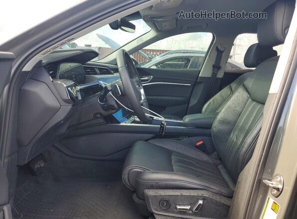 WA16AAGE8RB053054 2024 AUDI Q8 Gray Вид салону спереду