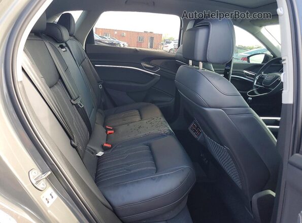 WA16AAGE8RB053054 2024 AUDI Q8 Gray Вид задніх сидінь
