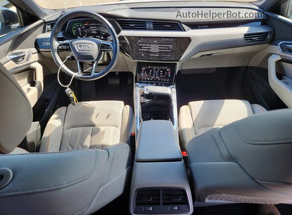 WA16ABGE0RB007918 2024 AUDI Q8 White Вид панелі приладів