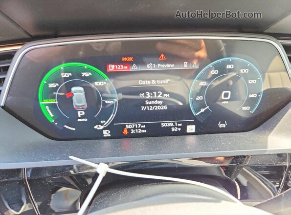 WA16ABGE0RB007918 2024 AUDI Q8 White Вид щитка приладів