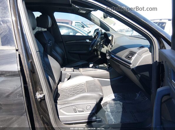 WA1A4AFY2J2024523 2018 AUDI SQ5 Black Front interior view