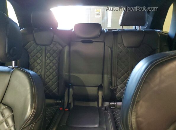 WA1A4AFY6J2048288 2018 AUDI SQ5 Gray Rear seats view