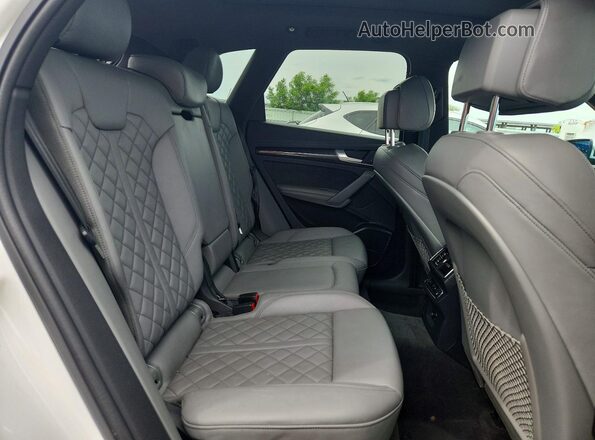WA1A4AFY6J2200652 2018 AUDI SQ5 White Vista interior trasera