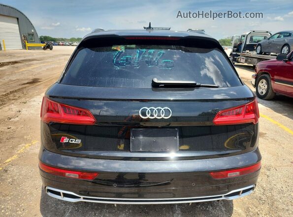 WA1A4AFY7J2040104 2018 AUDI SQ5 Black Вид ззаду