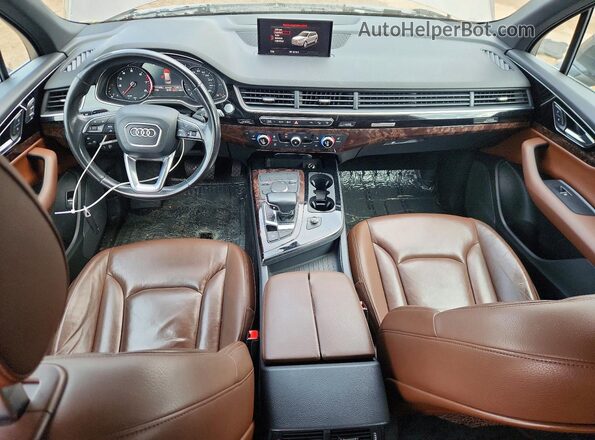WA1AAAF71HD008697 2017 AUDI Q7 Brown Widok deski rozdzielczej