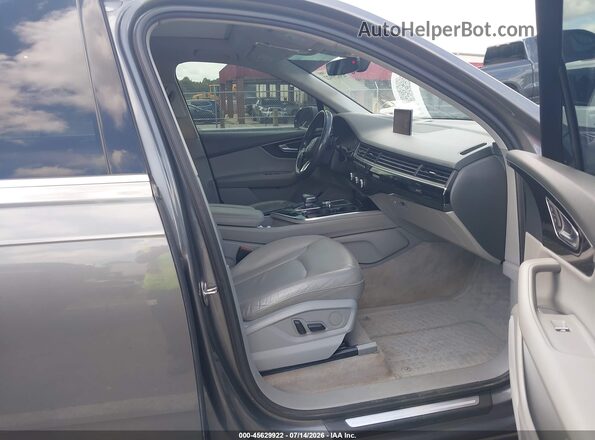 WA1AAAF74JD001040 2018 AUDI Q7 Gray Vista interior delantera